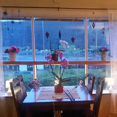 Privat overnatting Nordli Gjestehus Gibostad